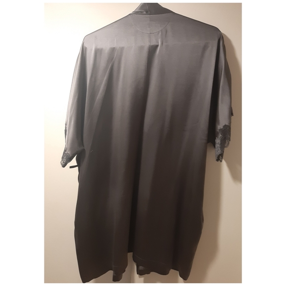 A Silk Gown - Picture 3 of 3